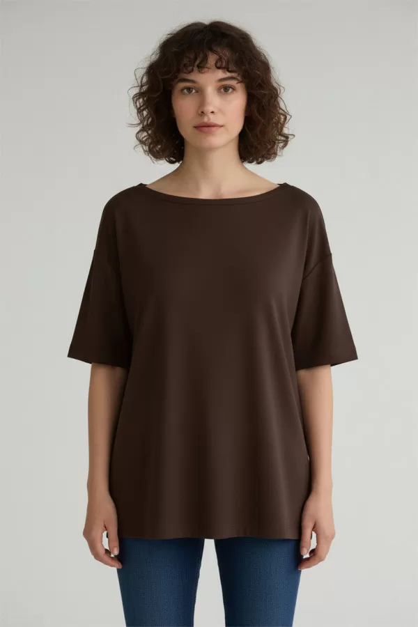 Sırtı Dantel Detaylı Kahverengi Oversize Kadın Tişört