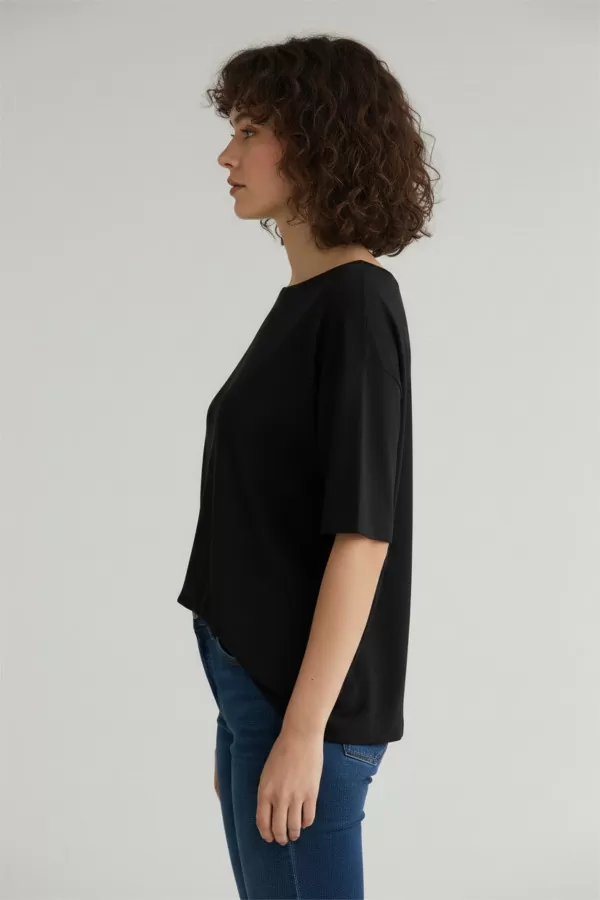 Sırtı Dantel Detaylı Siyah Oversize Kadın Tişört