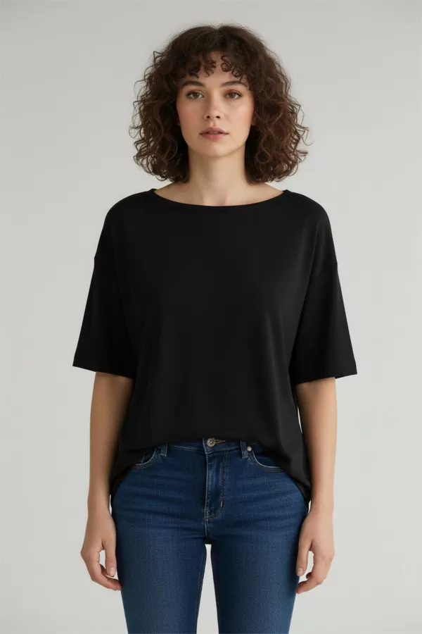 Sırtı Dantel Detaylı Siyah Oversize Kadın Tişört