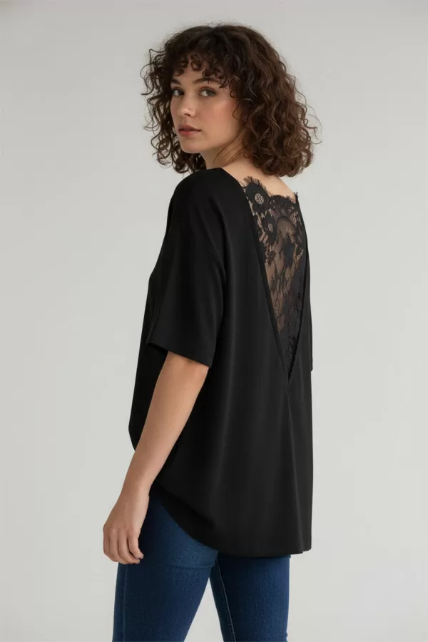 Sırtı Dantel Detaylı Siyah Oversize Kadın Tişört