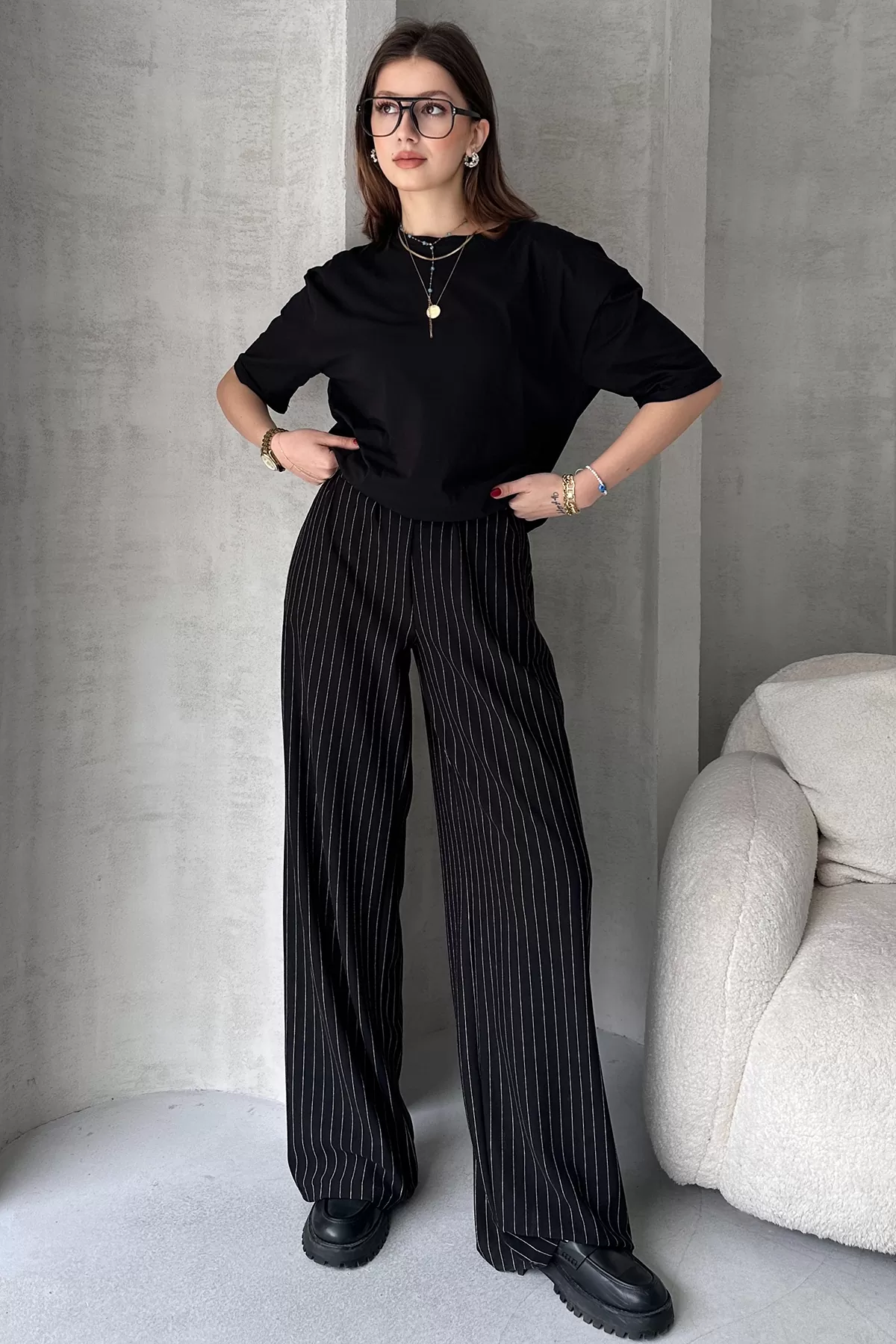 Siyah Beyaz Krep Kumaş Salaş Kesim Kadın Pantolon