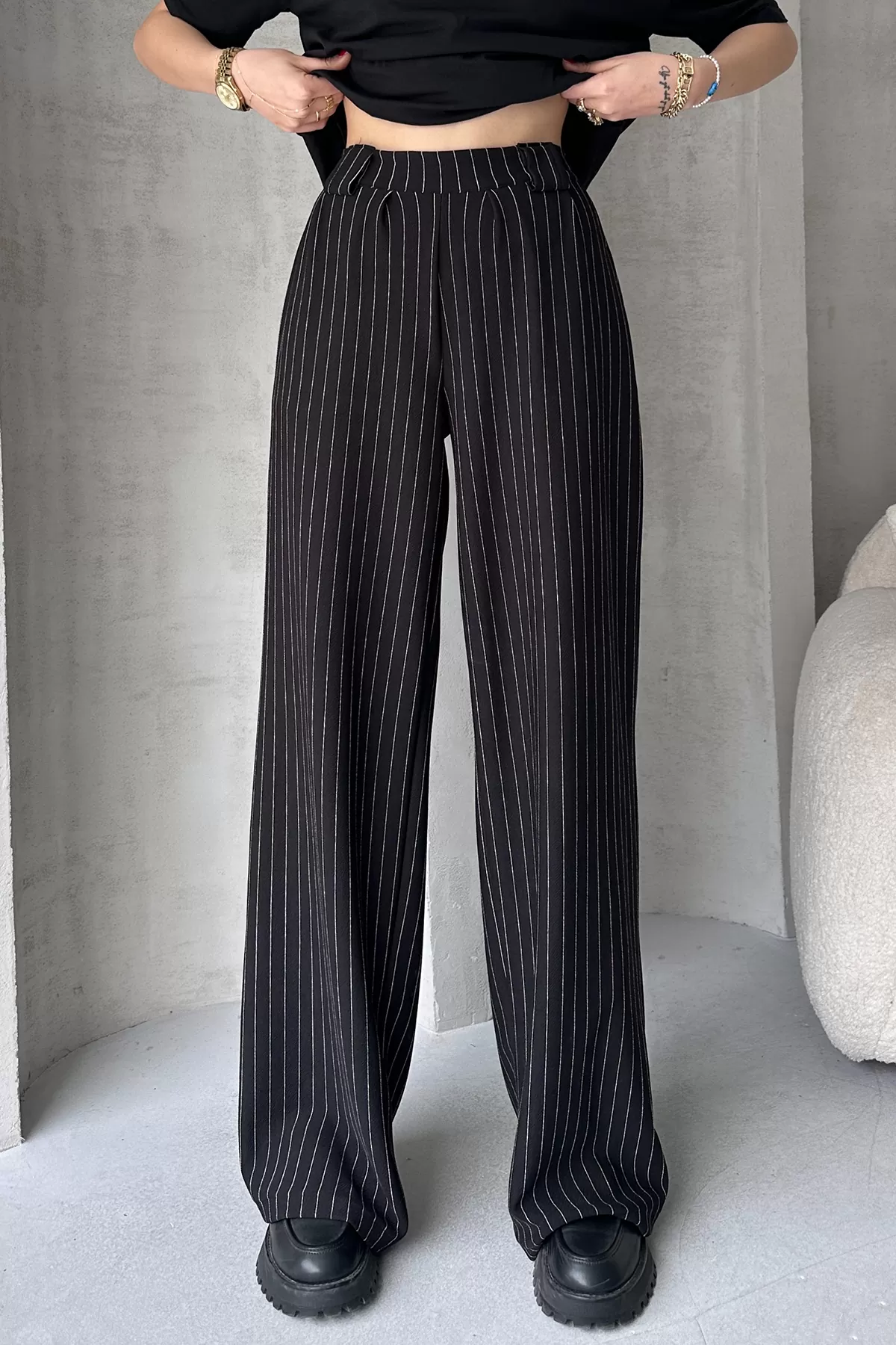 Siyah Beyaz Krep Kumaş Salaş Kesim Kadın Pantolon