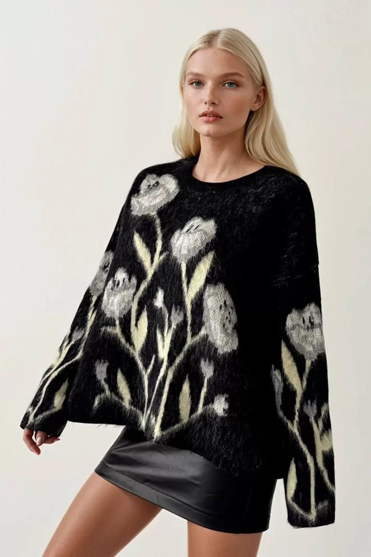 Siyah Beyaz Triko Kadın Kazak