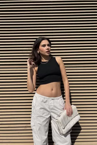 Siyah Bisiklet Yaka Kolsuz Crop Bluz