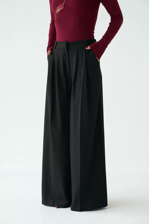 Siyah Bol Kesim Pileli Kadın Pantolon