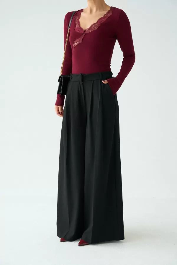 Siyah Bol Kesim Pileli Kadın Pantolon