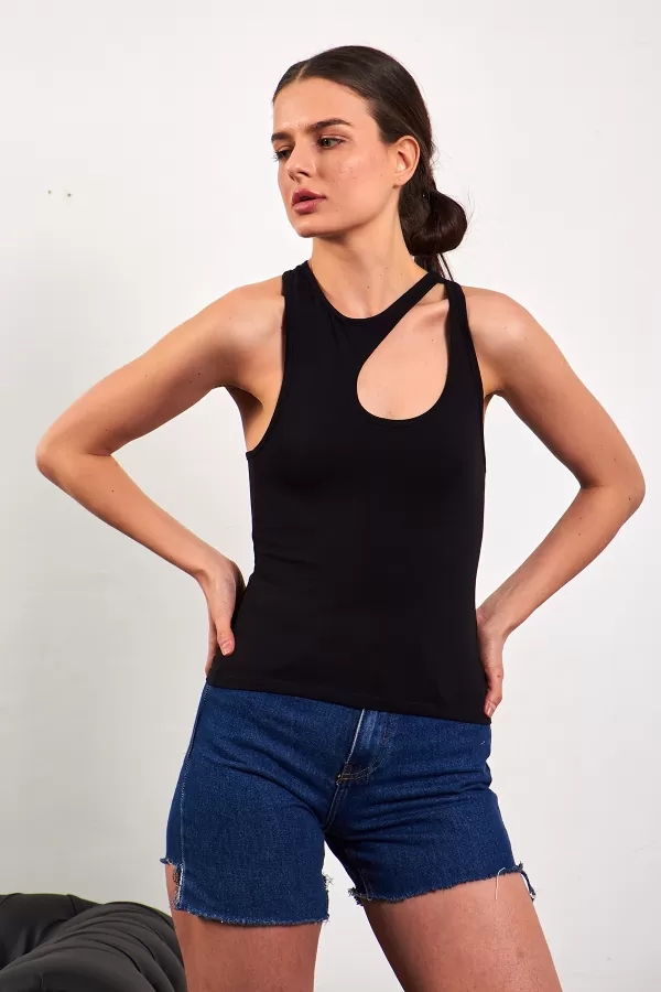 Asimetrik Pencere Detaylı Siyah Kadın Atlet