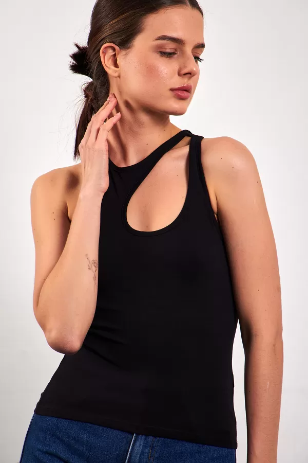 Asimetrik Pencere Detaylı Siyah Kadın Atlet