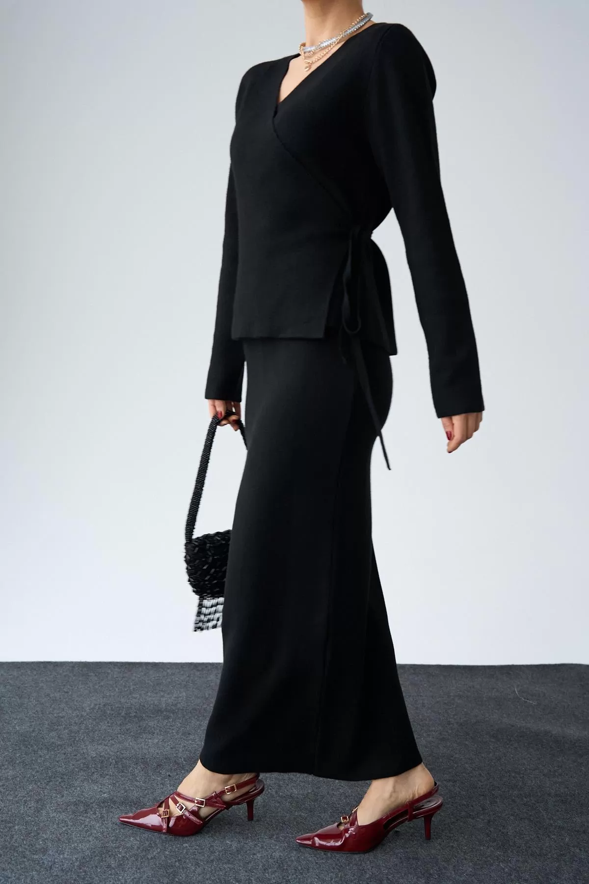 Siyah Kruvaze Yandan Bağlamalı Etekli Takım