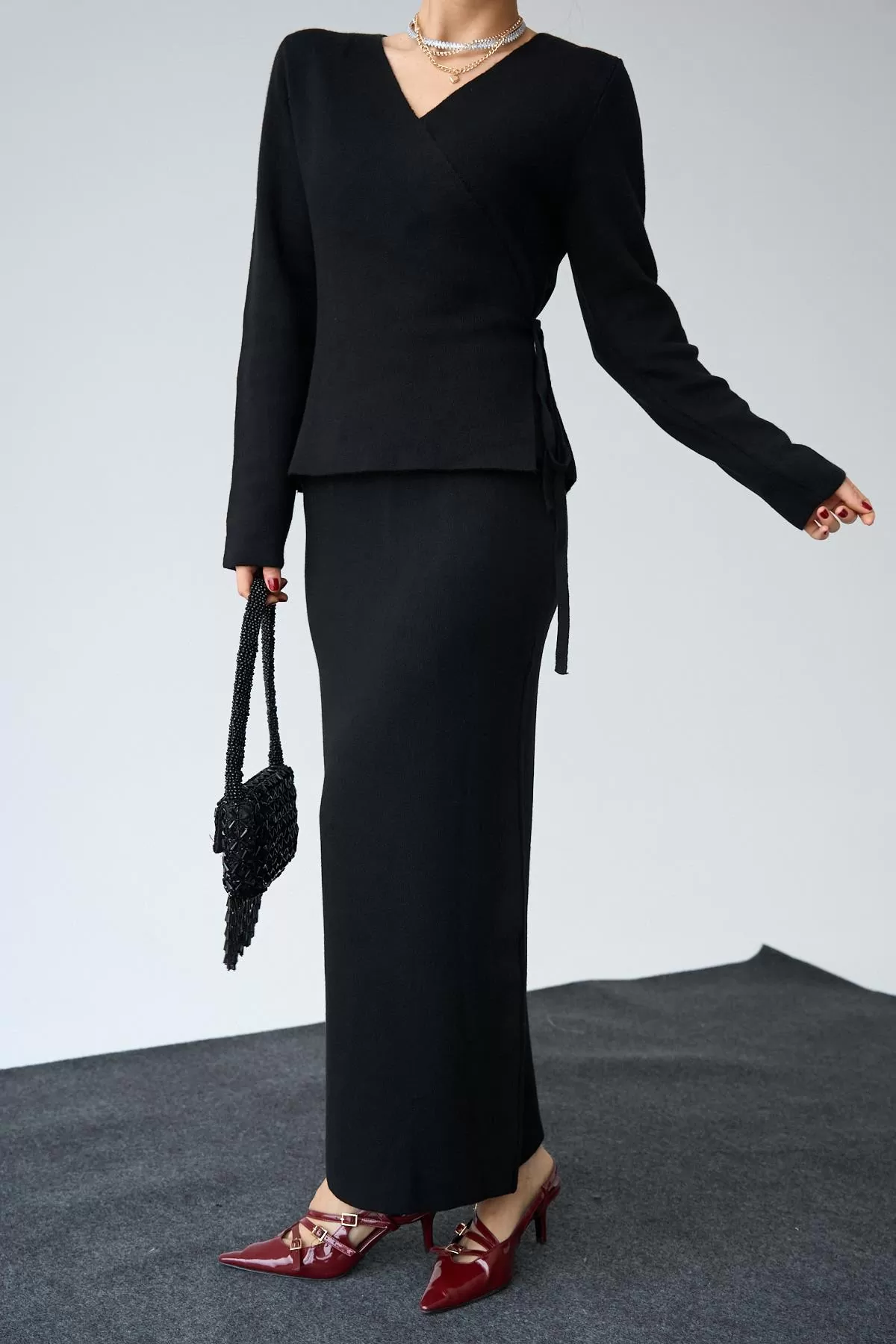 Siyah Kruvaze Yandan Bağlamalı Etekli Takım