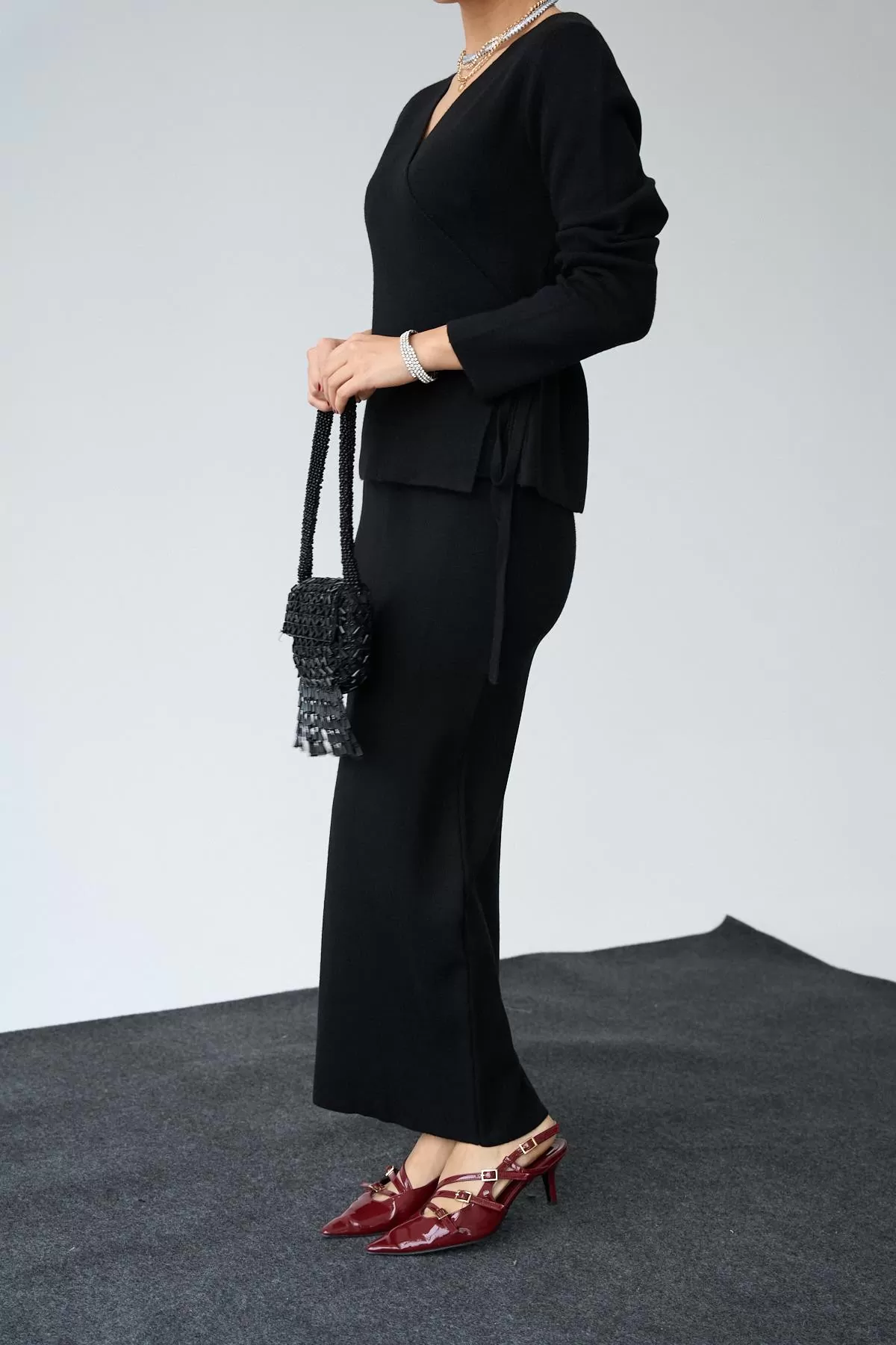 Siyah Kruvaze Yandan Bağlamalı Etekli Takım