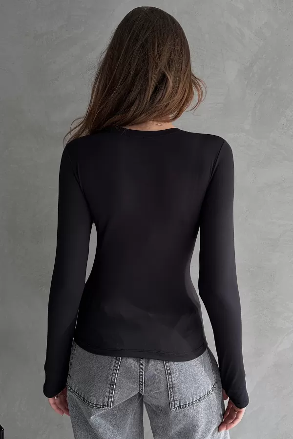 Siyah Parmak Geçirmeli Bluz