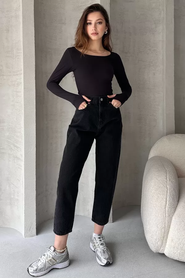 Siyah Parmak Geçirmeli Bluz