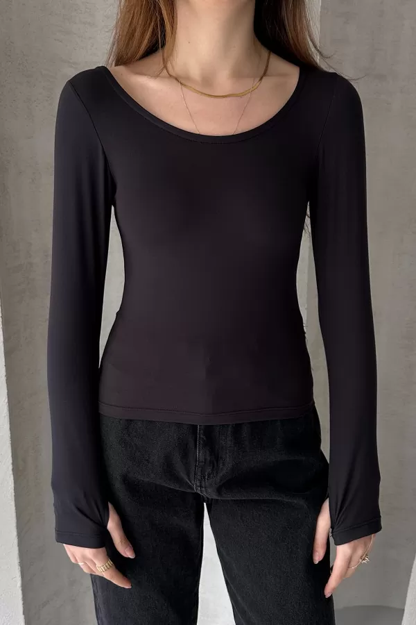 Siyah Parmak Geçirmeli Bluz