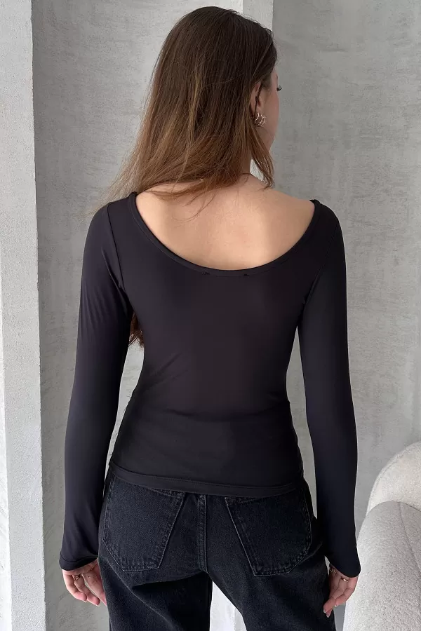 Siyah Parmak Geçirmeli Bluz