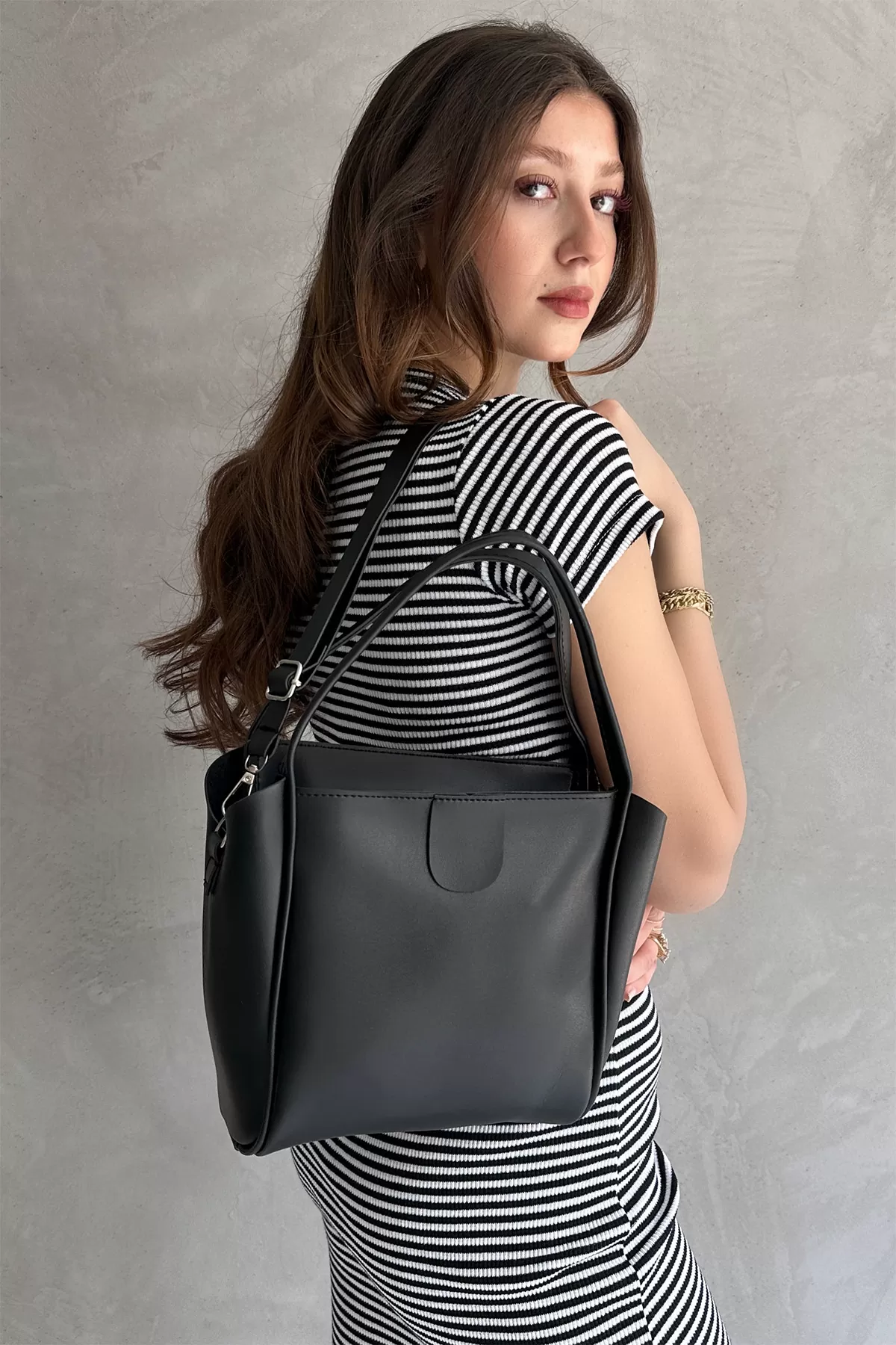 Siyah Suni Deri Kadın Omuz Çantası