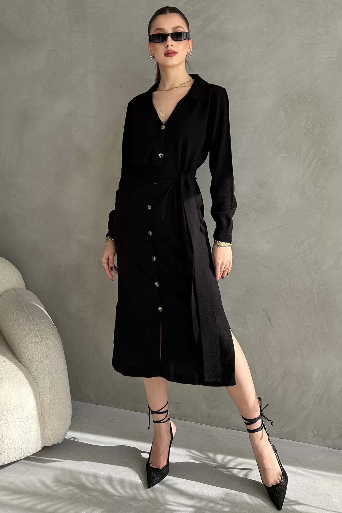 Siyah Triko Gömlek Yaka Midi Elbise