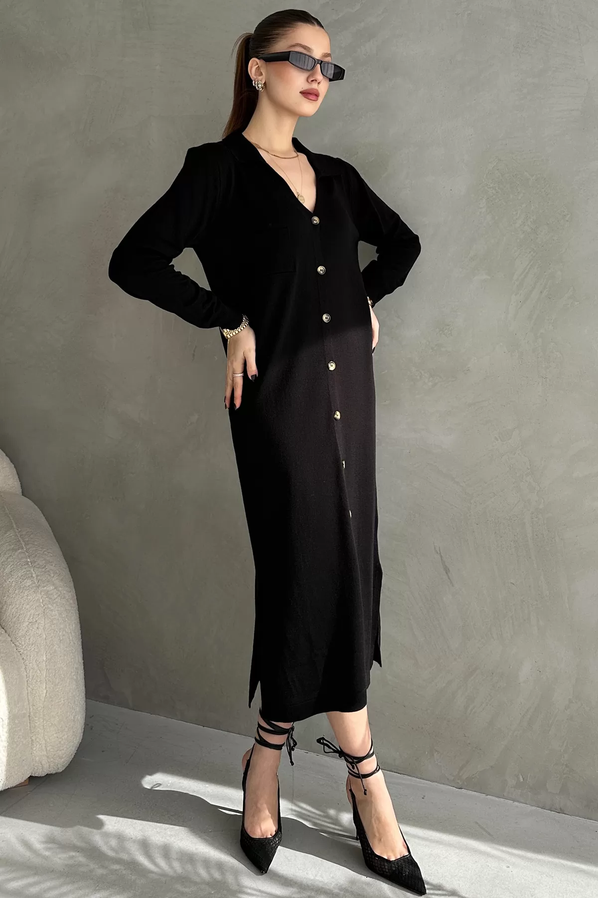 Siyah Triko Gömlek Yaka Midi Elbise