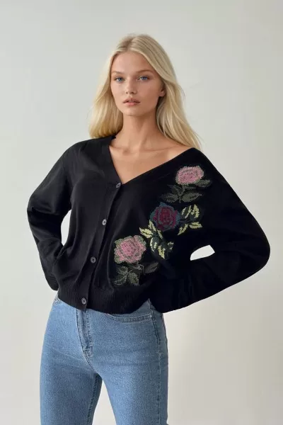 Çiçekli Siyah Triko Kadın Hırka