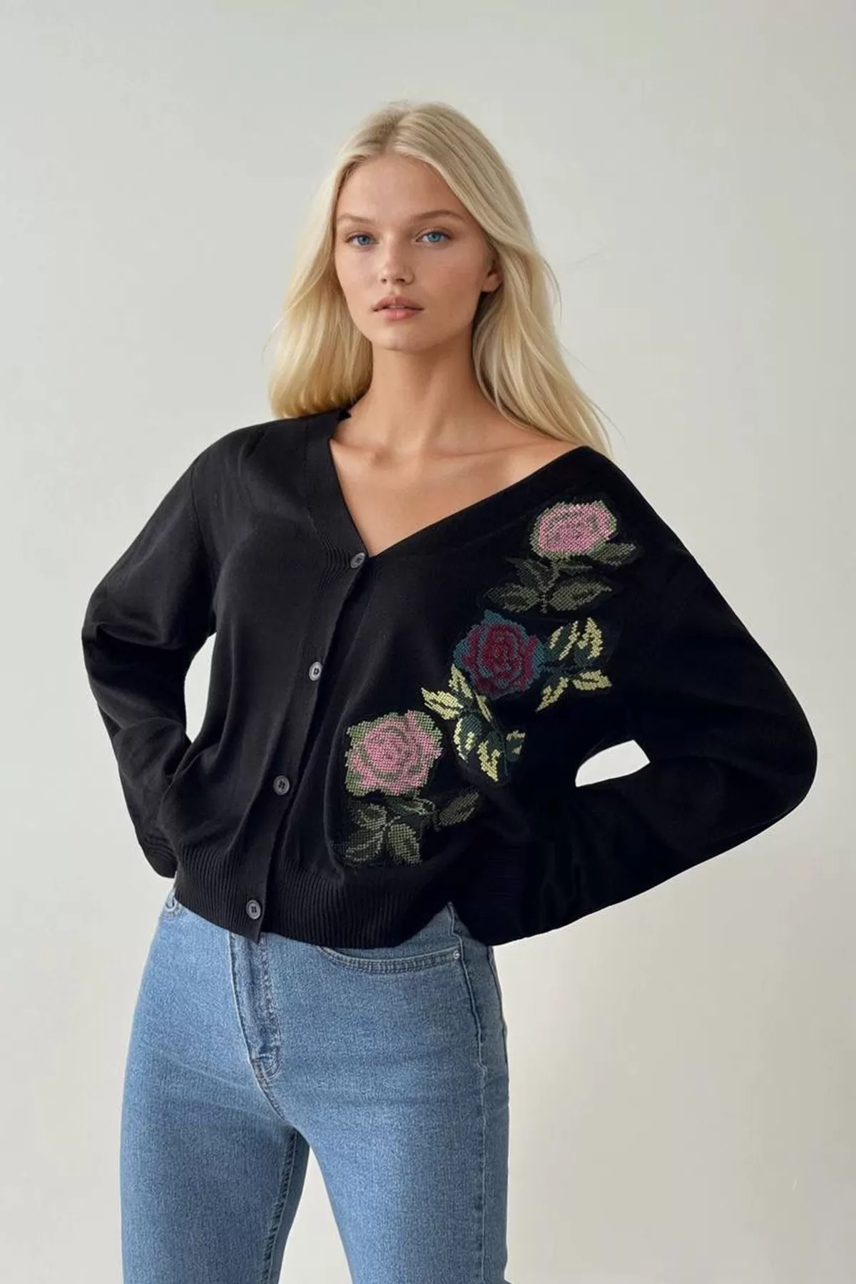 Çiçekli Siyah Triko Kadın Hırka