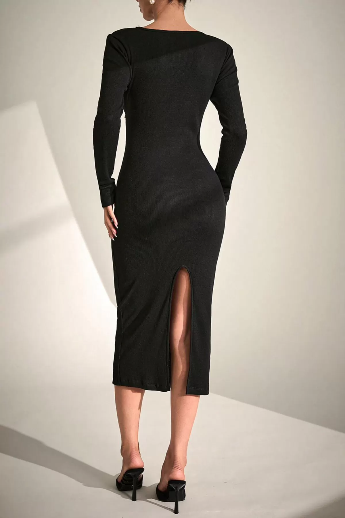 Siyah V Yaka Midi Elbise