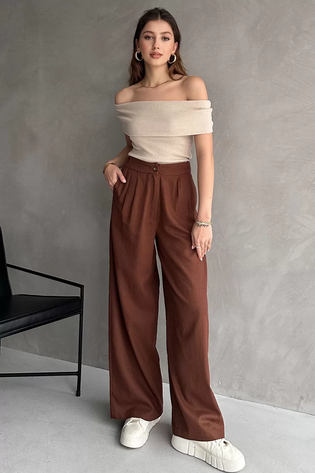 Taş Rengi Madonna Yaka Kısa Kollu Bluz