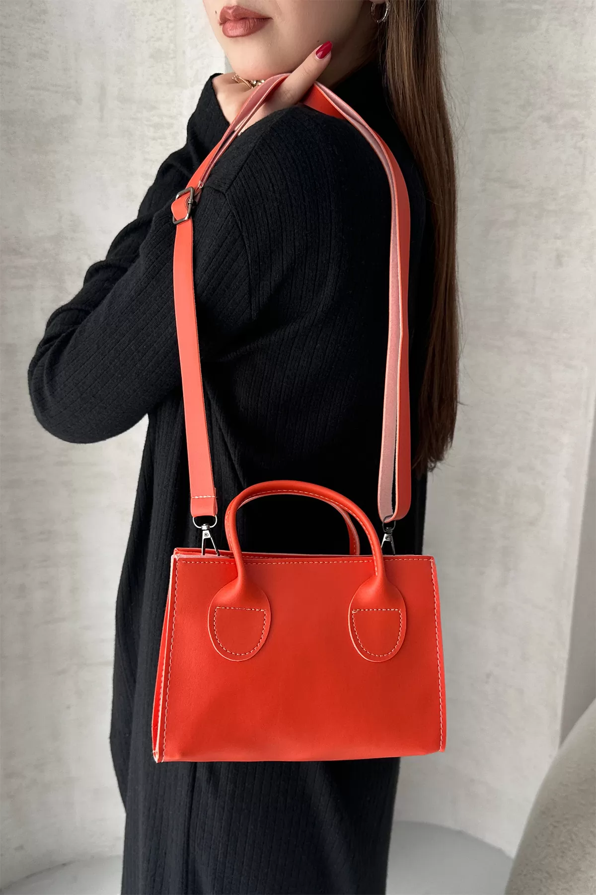 Turuncu Suni Deri Kadın Omuz Çantası