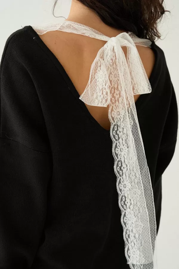 V Yaka Dantel Detaylı Siyah Triko Kadın Kazak