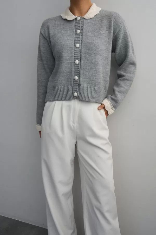 Yaka Detaylı Gri Triko Kadın Hırka