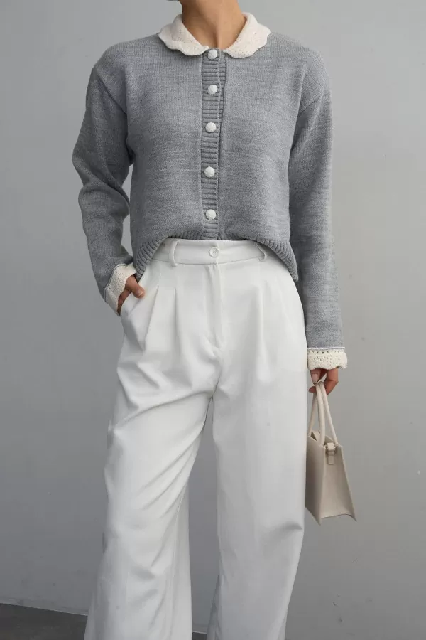 Yaka Detaylı Gri Triko Kadın Hırka