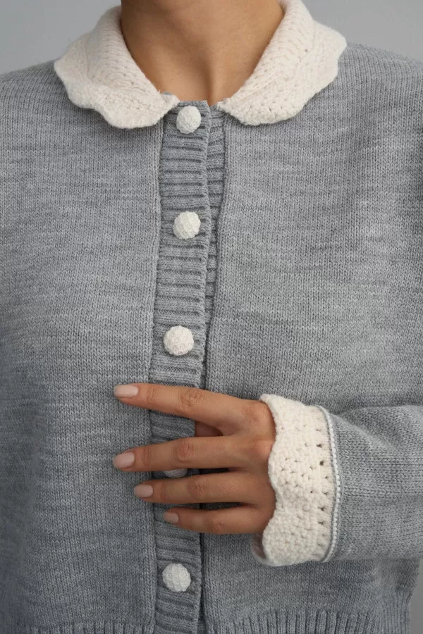 Yaka Detaylı Gri Triko Kadın Hırka