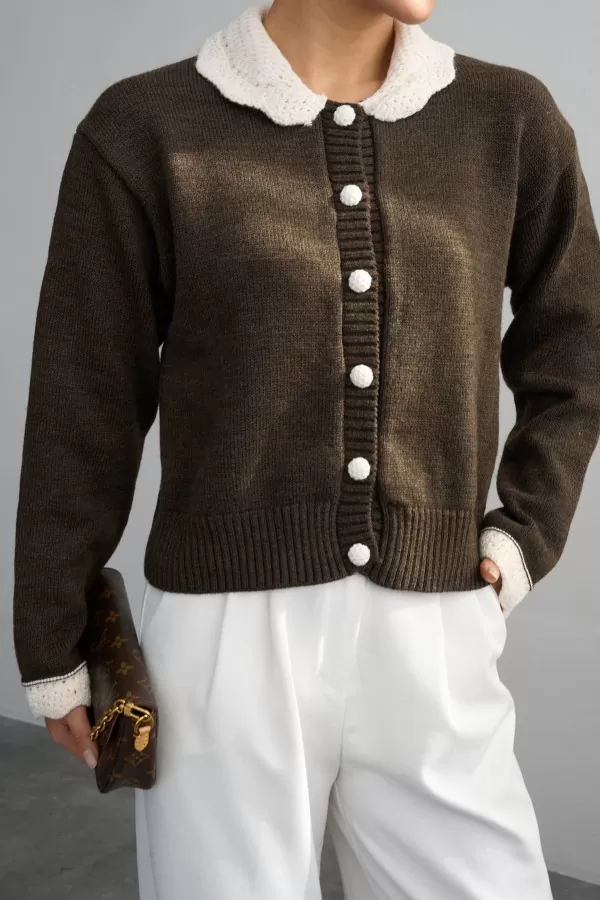 Yaka Detaylı Kahverengi Triko Kadın Hırka