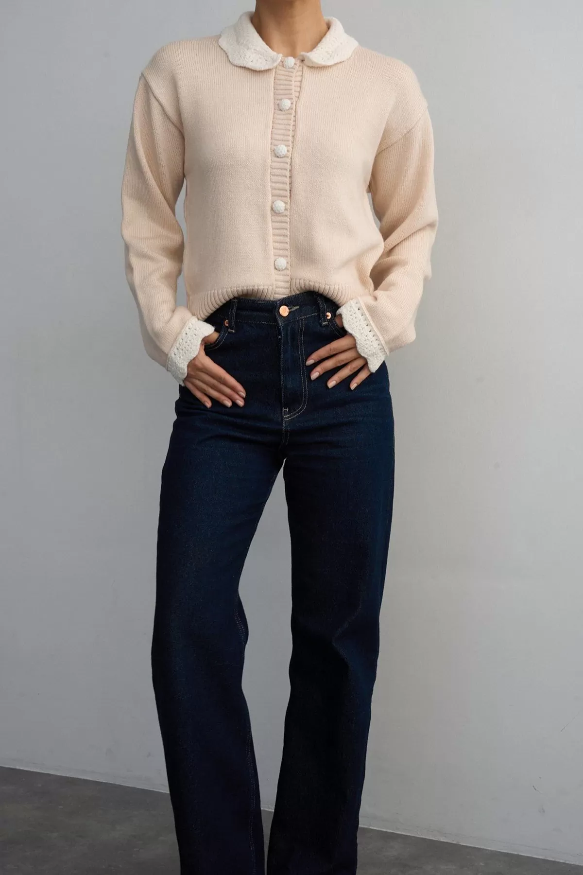 Yaka Detaylı Krem Triko Kadın Hırka