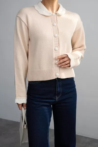 Yaka Detaylı Krem Triko Kadın Hırka