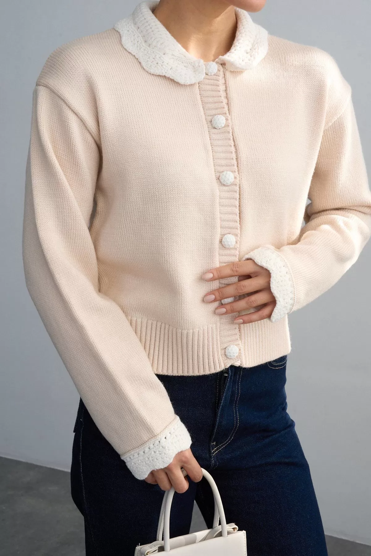 Yaka Detaylı Krem Triko Kadın Hırka