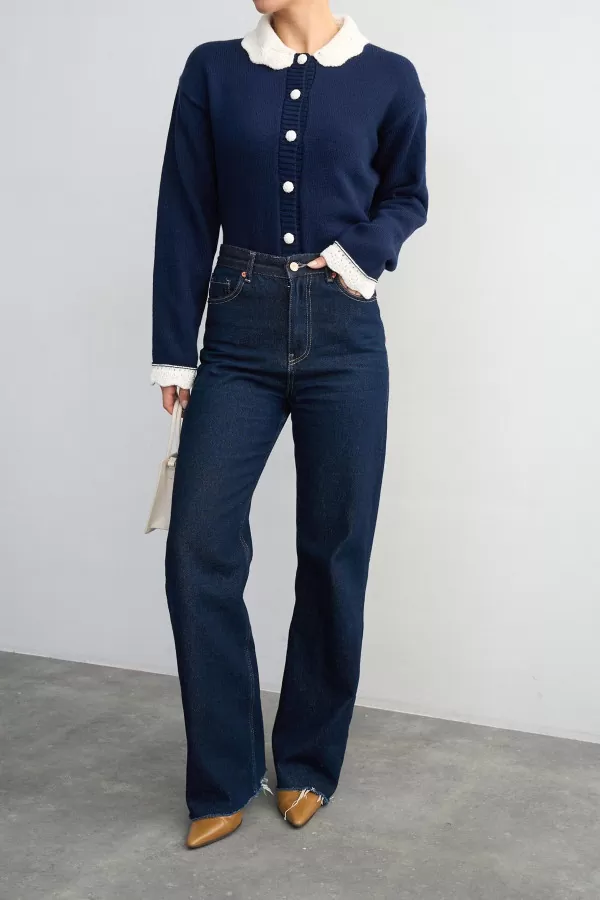 Yaka Detaylı Lacivert Triko Kadın Hırka