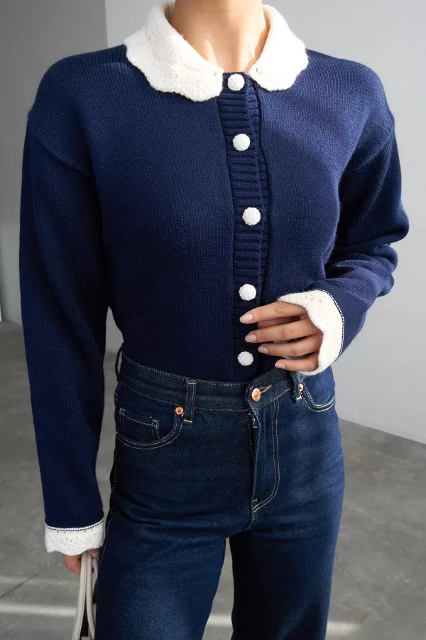 Yaka Detaylı Lacivert Triko Kadın Hırka