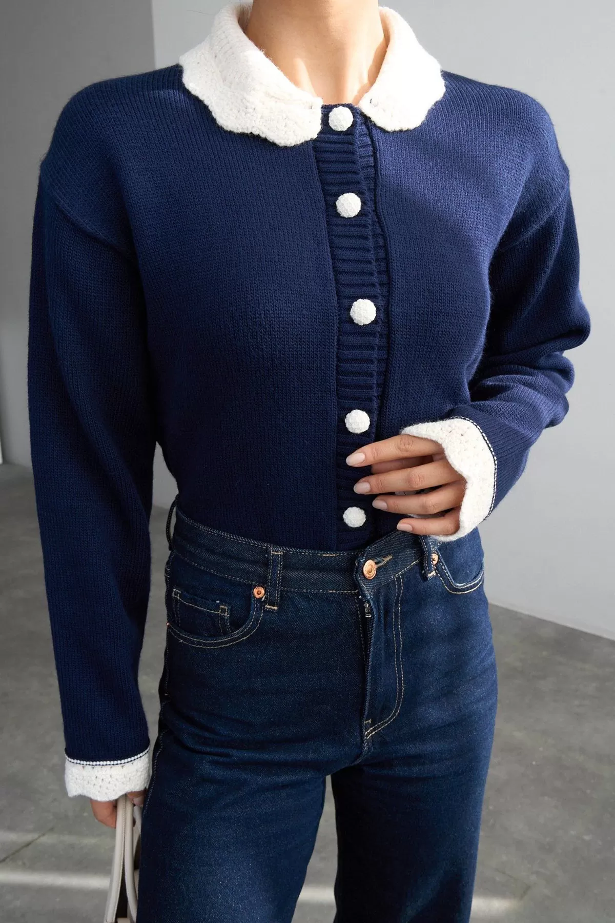 Yaka Detaylı Lacivert Triko Kadın Hırka