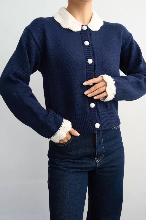 Yaka Detaylı Lacivert Triko Kadın Hırka