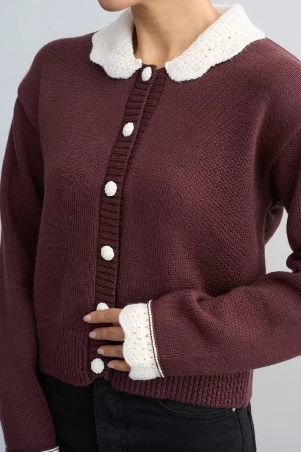 Yaka Detaylı Vişne Triko Kadın Hırka