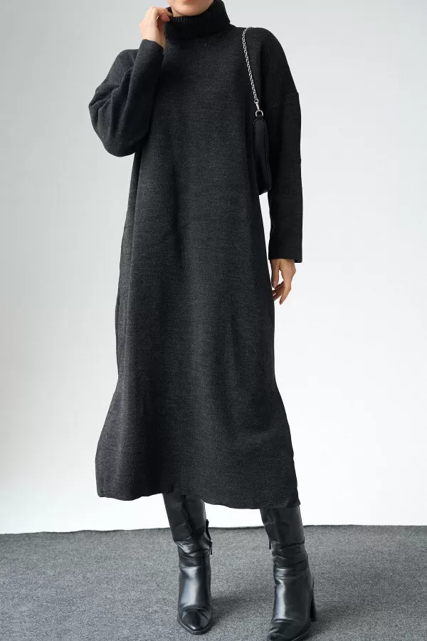 Yandan Yırtmaçlı Antrasit Triko Midi Elbise