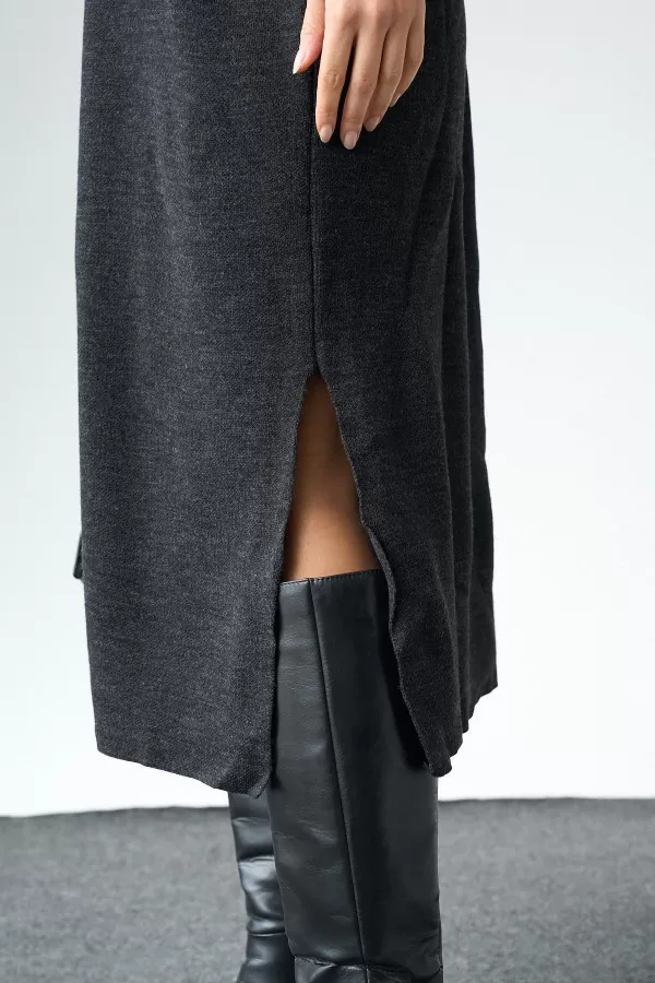 Yandan Yırtmaçlı Antrasit Triko Midi Elbise