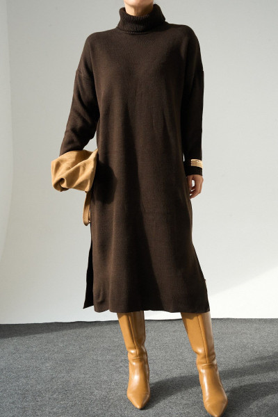 Yandan Yırtmaçlı Kahverengi Triko Midi Elbise