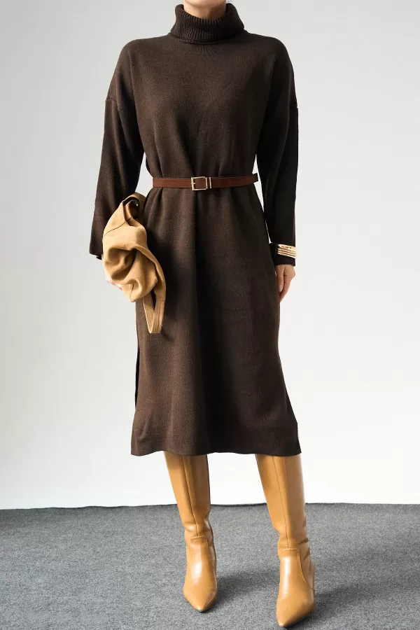 Yandan Yırtmaçlı Kahverengi Triko Midi Elbise