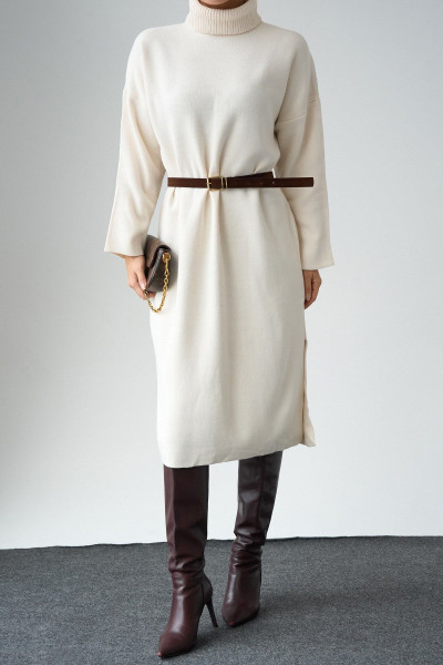 Yandan Yırtmaçlı Krem Triko Midi Elbise