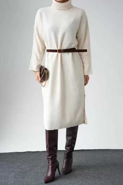 Yandan Yırtmaçlı Krem Triko Midi Elbise