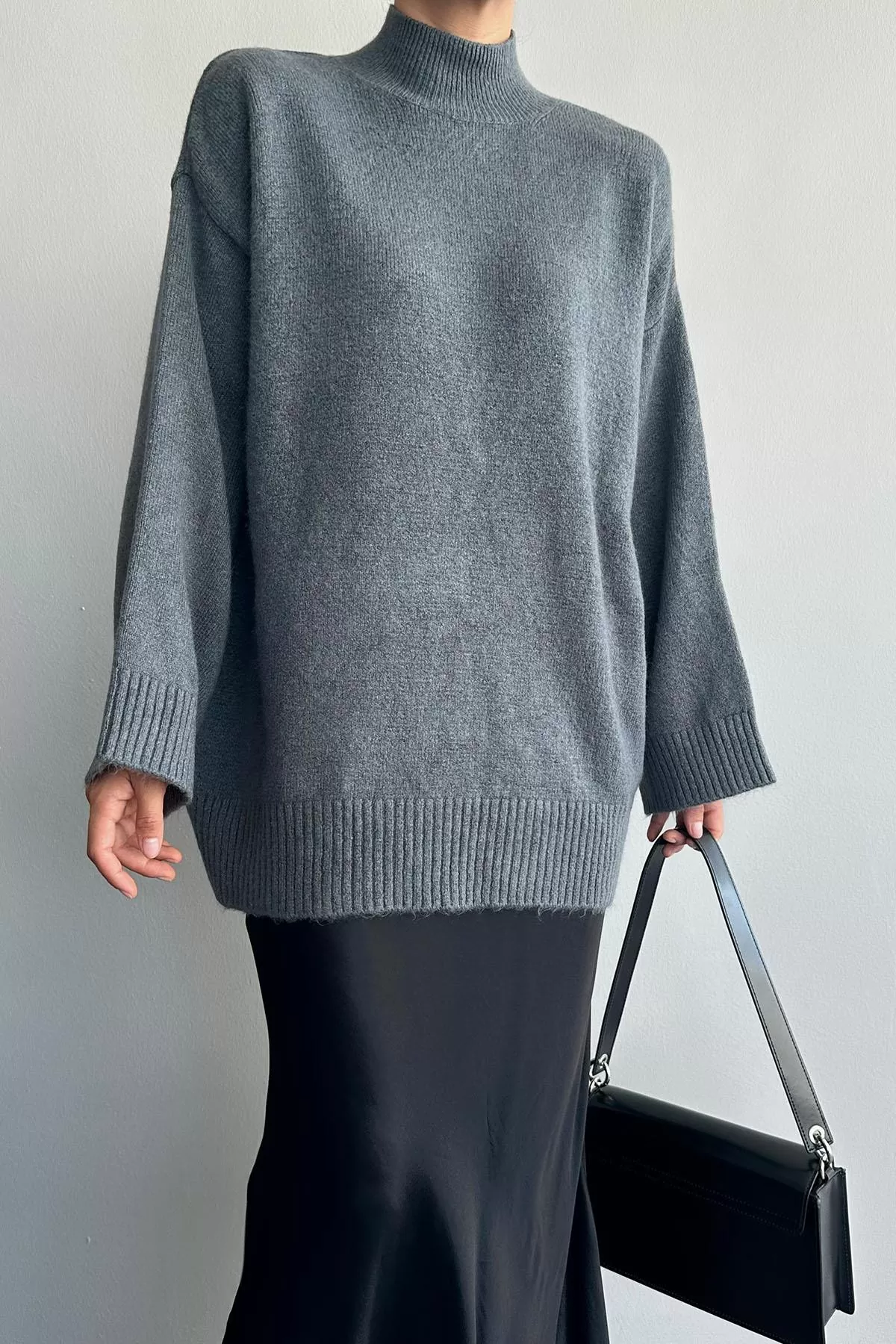 Yarım Balıkçı Yaka Koyu Gri Uzun Kadın Kazak