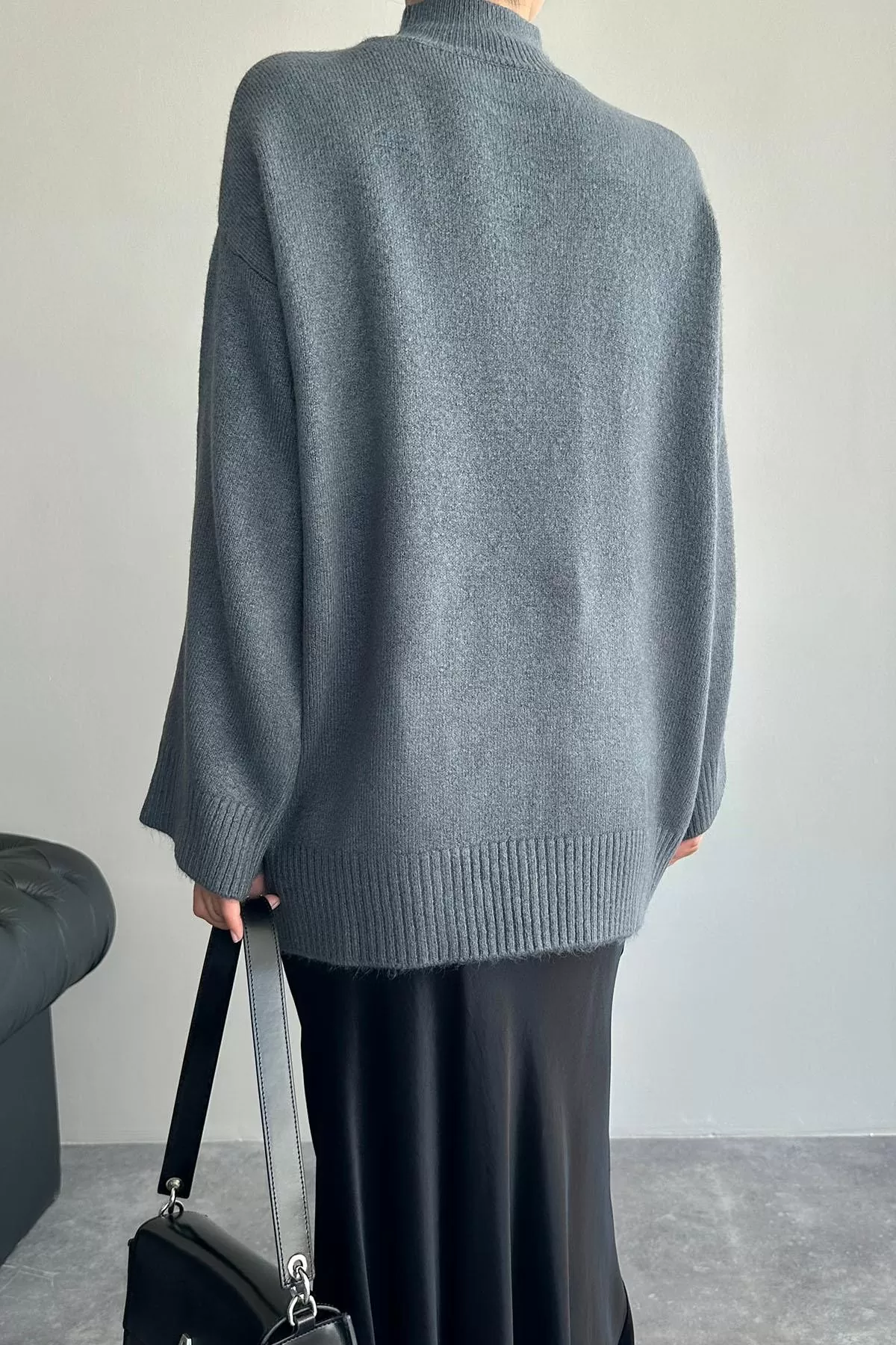 Yarım Balıkçı Yaka Koyu Gri Uzun Kadın Kazak