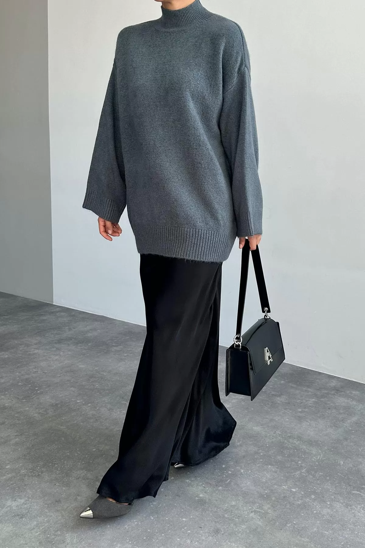 Yarım Balıkçı Yaka Koyu Gri Uzun Kadın Kazak