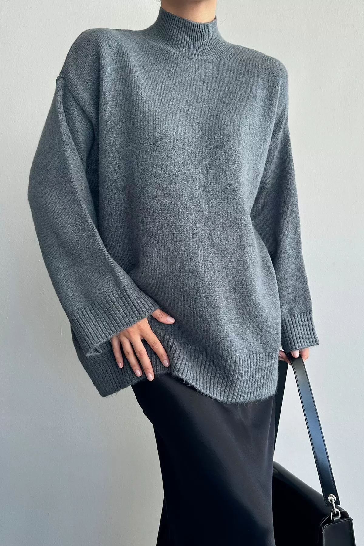 Yarım Balıkçı Yaka Koyu Gri Uzun Kadın Kazak